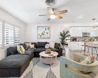 10 Min 2 Beach Hot Tub Pool Table Firepi - Deerfield Beach - Obývací pokoj