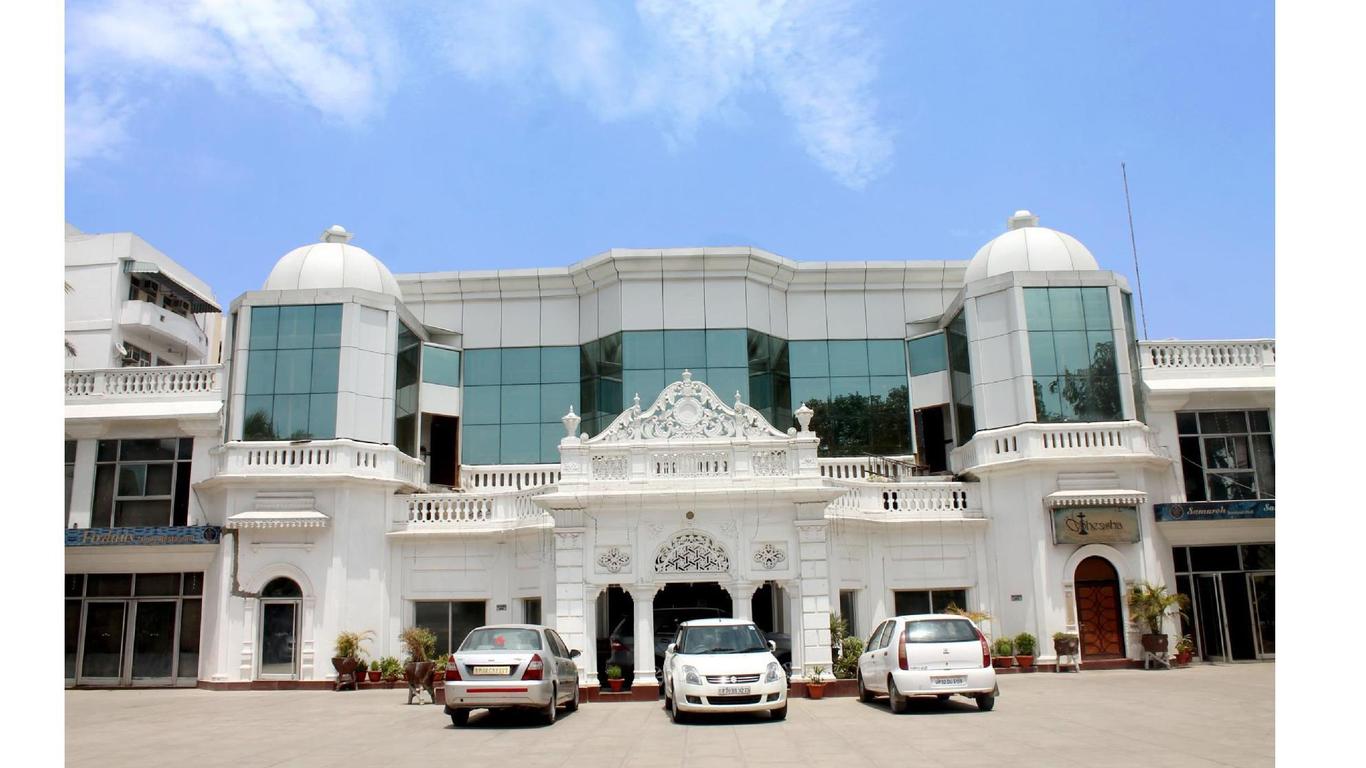 Hotel Deep Palace