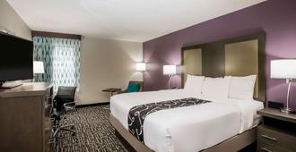 La Quinta Inn by Wyndham Davenport & Conference Center - Davenport - Bedroom