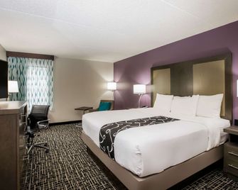 La Quinta Inn by Wyndham Davenport & Conference Center - דאבנפורט - חדר שינה