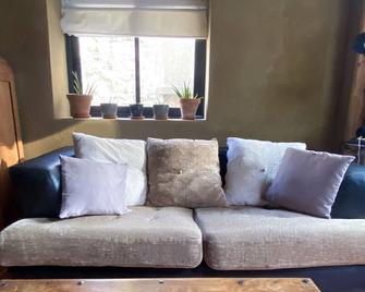 Cosy independent studio in natural materials - Villennes-sur-Seine - Sala de estar