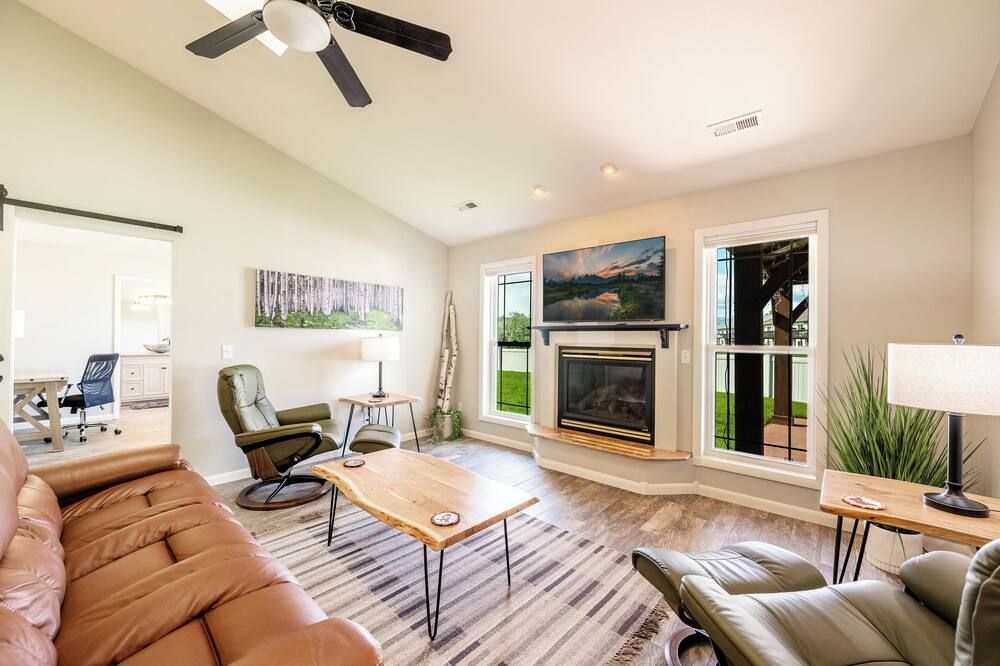 3-bedroom house in amazing Sheridan with WiFi, AC - Sheridan - Living room