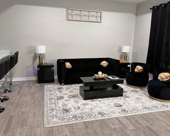 Doho-Enterprise Villa - Weslaco - Living room
