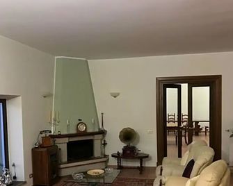 Relais Le Folaghe - Ladispoli - Wohnzimmer