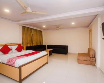 Capital O Orbit Inn Near Infiniti Mall - Mumbai - Bedroom