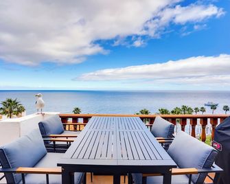 Bright Catalina Island Condo w/ Ocean Views! - Avalon - Balcon