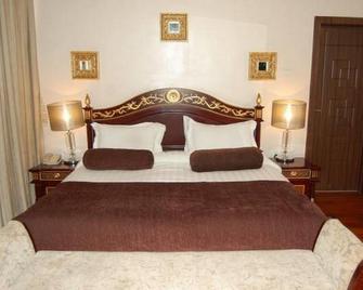 Owu Crown Hotel - Ibadan - Bedroom