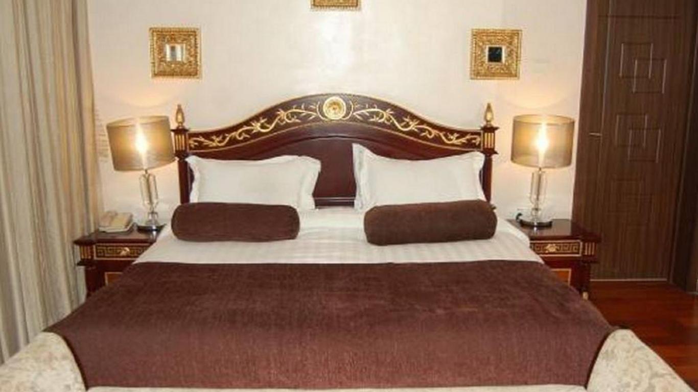 Owu Crown Hotel