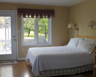 Mackenzie House B&B by Elevate Rooms - Port Hawkesbury - Schlafzimmer