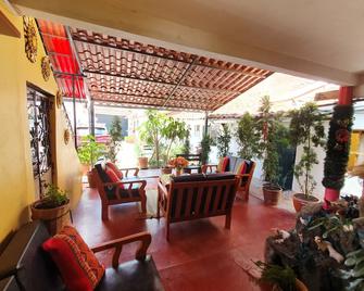 Hospedaje Familiar Kitamayu Pisac - Pisac - Patio