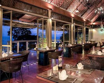 Centara Villas Phuket (Sha Plus+) - קארון - מסעדה