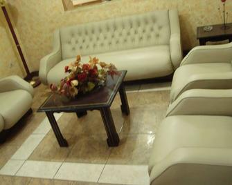 Hostal Versalles - Cochabamba