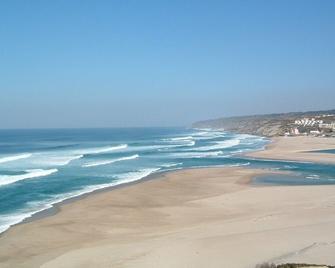 Lovely Silver Coast 2 Bed Apartment with Sea View-Praia D'El Rey - Amoreira - Playa