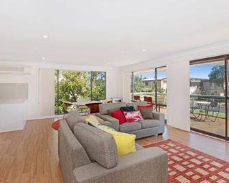 Cowabungalow - Dog Friendly Beachside Retreat - Avoca Beach - Living room