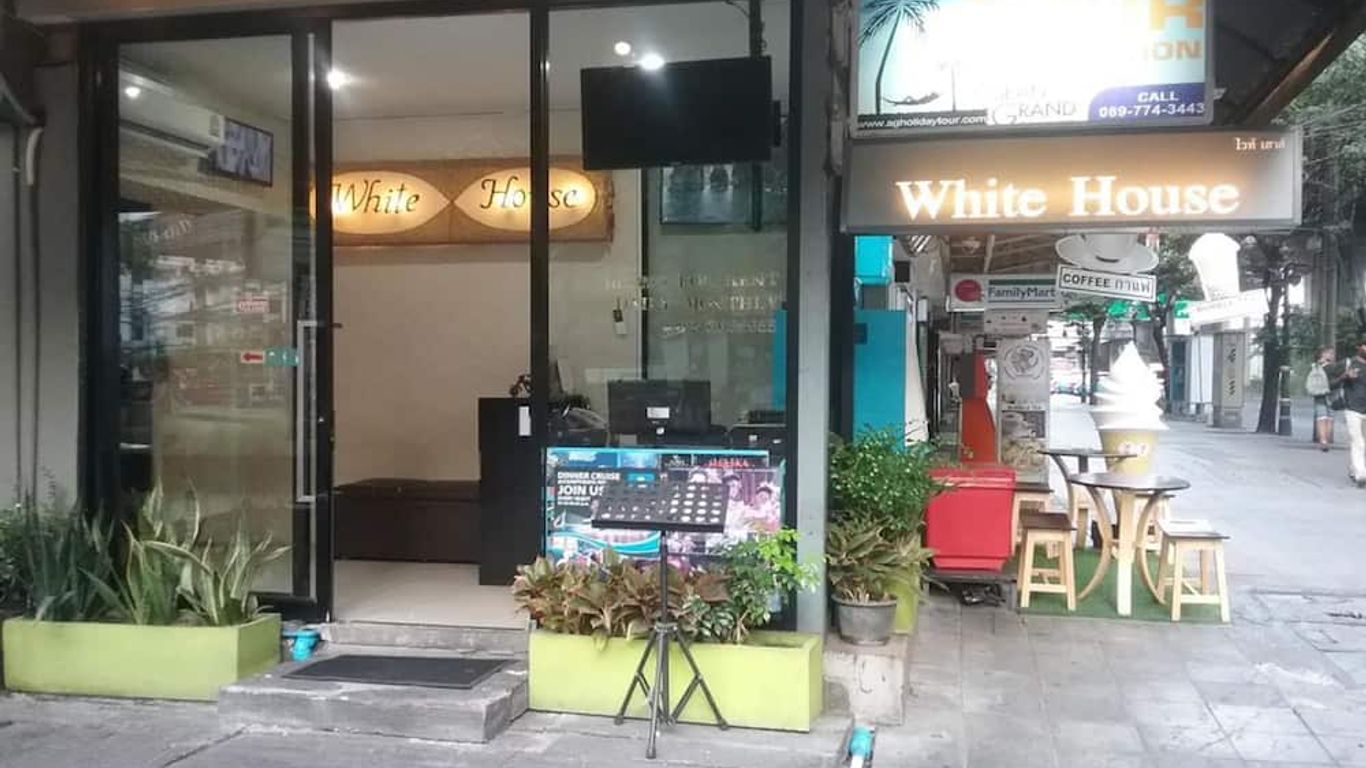 White House Asoke Sukhumvit 18