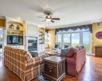 The Birds Nest - Cambridge - Living room