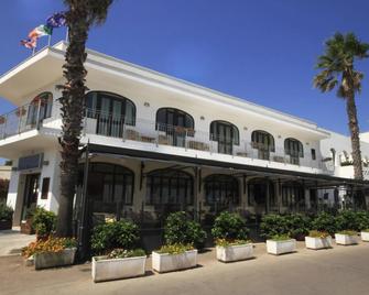 Hotel Profumo Di Mare - אוטרנטו - בניין