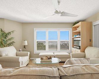 Beachfront Palm House - Walk Right out to the Pool Beach Access - Ph1b - New Smyrna Beach - Sala de estar