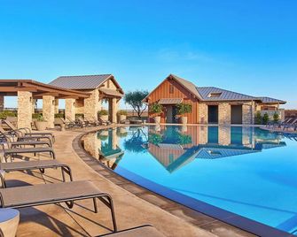 Fresno/Madera Luxe Modern Home - Madera - Piscina