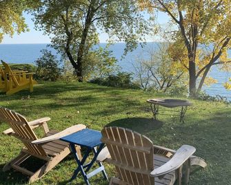 Serenity on the Lake Completely Renovated - Essex - Patio