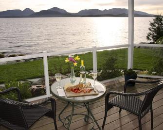 Anchor Inn by the Sea on the waterfront in Ketchikan Alaska - Ketchikan - Patio