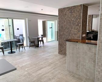 Hostal Rosalia - Sant Antoni de Portmany - Front desk