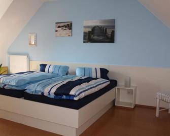 Cozy apartment, close to the lake with water ski facilities, very good bike paths - Gablenz - Schlafzimmer