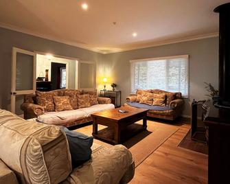 Flowerdale Estate - Strath Creek - Living room