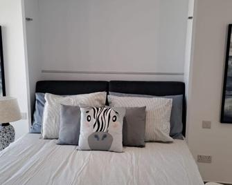 Gorgeous Apartment with Balcony at E1 - Gibraltar - Bedroom