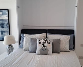 Stunning modern apartment with balcony - Gibraltar - Bedroom
