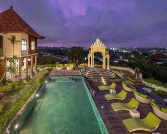 Giri Bhagawan Villas & Spa - South Kuta - Piscina