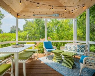 Luxury 5 Bed 4 1/2 Bath - Family Friendly, walk to town, close to beaches - Cape Porpoise - Patio