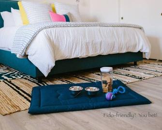 The Juniper Suite: Redlands Smart Home & Courtyard - Redlands - Bedroom