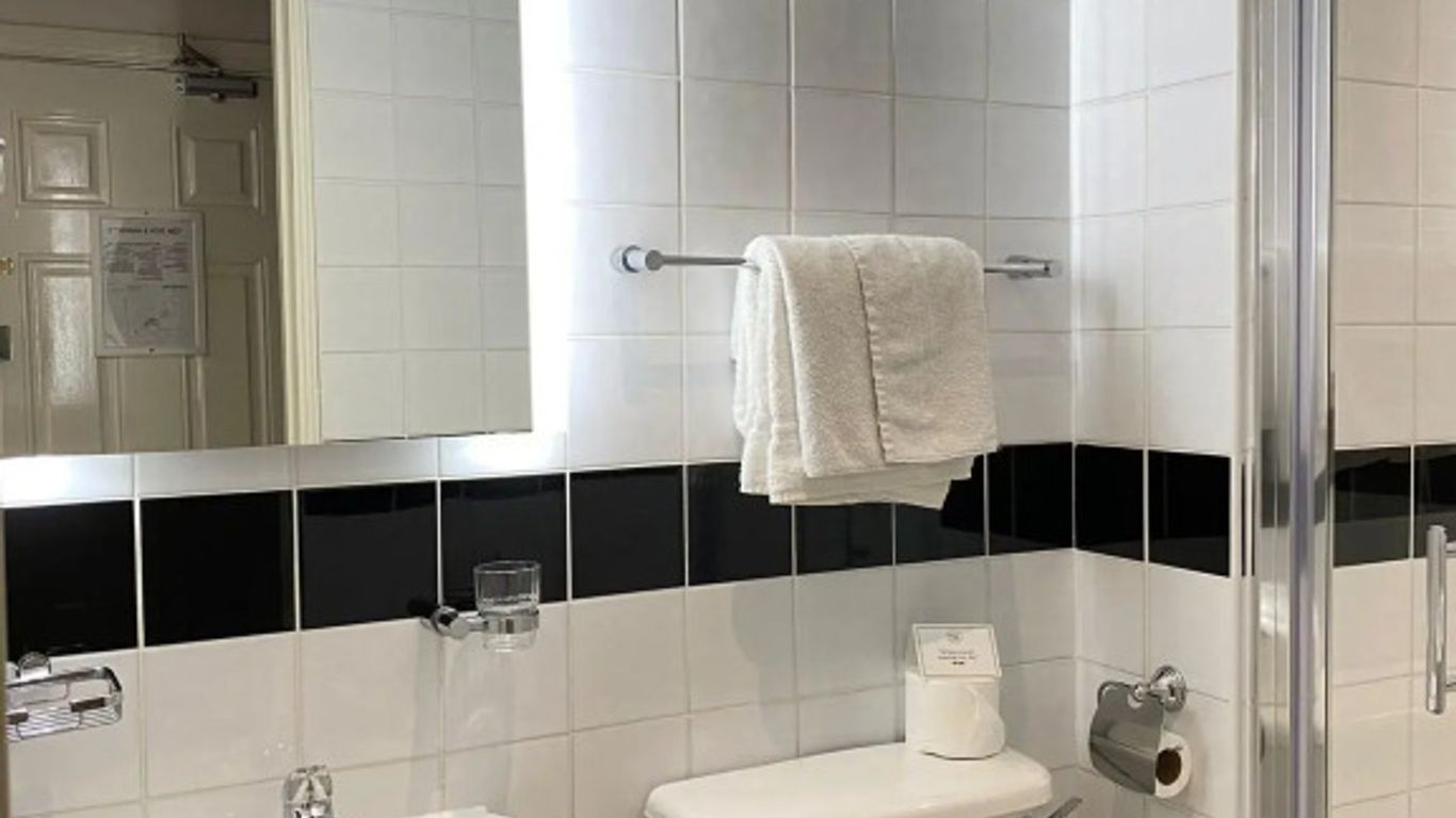 Tom Dick and Harriet's Accommodation