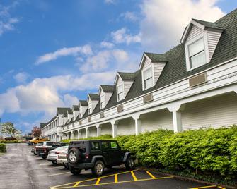 Quality Inn Pittsburgh Airport - Oakdale - Building