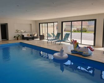 Charmant Gite 2/4 Pers Avec Piscine Intérieur Chauffée & Spa - Formigny-la-Bataille - Piscina