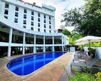 The Palace Hotel Kota Kinabalu - Kota Kinabalu - Uima-allas