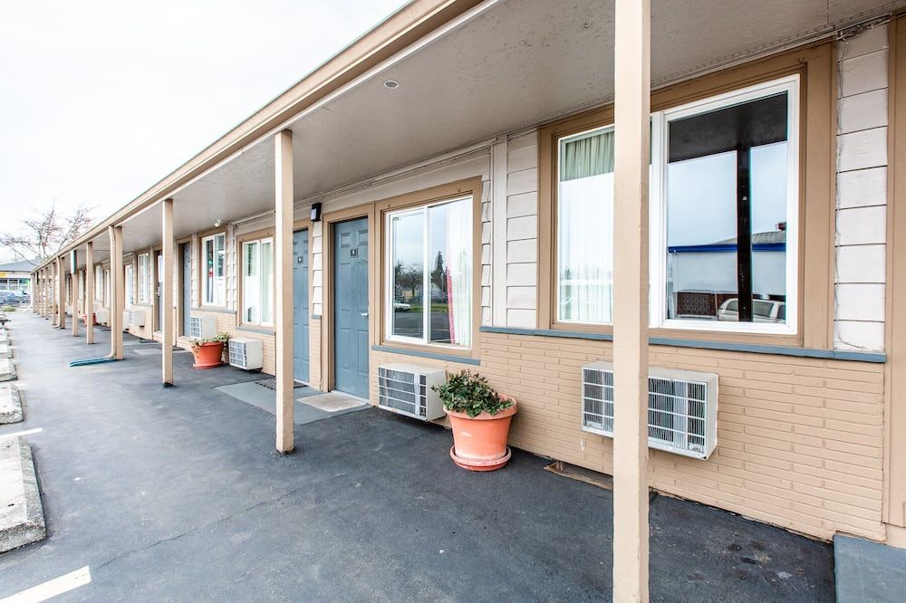 أوتزين إن - يوغين - مبنى