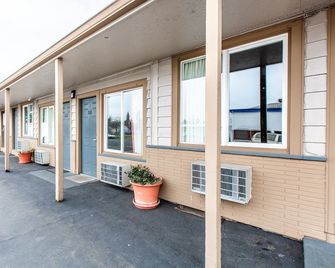 Autzen Inn - Eugene - Building