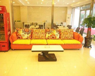 7Tian Lian Suo Jiu Dian (Fu Xin Ying Bin Guang Chang Dian ) - Fuxin - Lobby