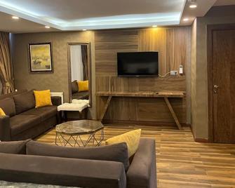 No 139 Apartments - Istanbul - Living room