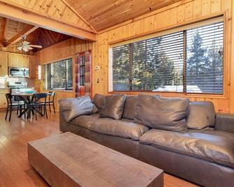 2259-Fawnskin Pines cabin - Fawnskin - Living room
