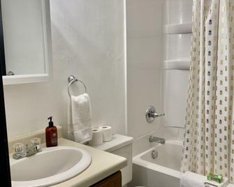 Onora Suites - Wausau - Bathroom