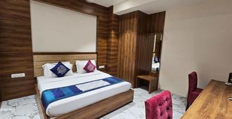 Hotel Silver Stone - Ludhiāna - Bedroom
