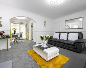E&E's House - Blackburn - Living room