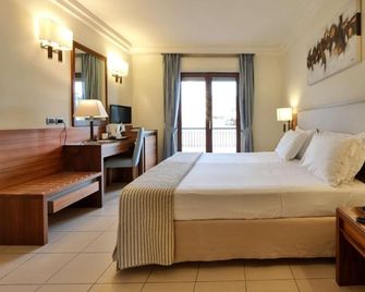 Suites And Residence Hotel Napoli - Pozzuoli - Schlafzimmer