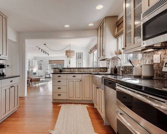 Colorado Living within view of the Rocky Mountains & easy access to Boulder - Longmont - Küche