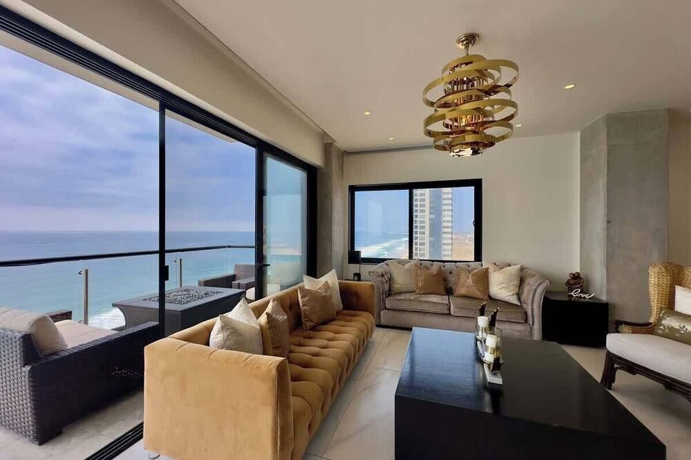 Luxury Beachfront Condo 3BR 3BA with stunning views - تيجوانا - غرفة معيشة