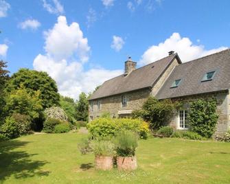 Gite Tinchebray-Bocage-Frênes, 4 bedrooms, 10 persons - Tinchebray-Bocage - Edificio