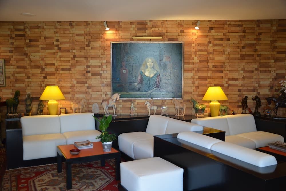 Des Mimosas - אנטיב - טרקלין